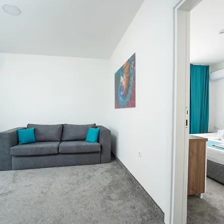 Zonya ホテル サニービーチ